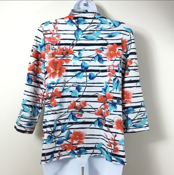 💙 Chico's Floral Jacket 💙 - Picture 3 of 5